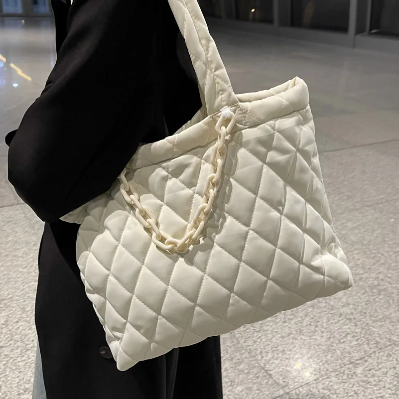 High-quality Ladies Nylon Large-capacity Shoulder Bag 2022 Autumn and Winter New Fashion Trendy Rhombus Chain Bag Tote Bag
High-quality Ladies Nylon Large-capacity Shoulder Bag 2022 Autumn and Winter New Fashion Trendy Rhombus Chain Bag Tote Bag