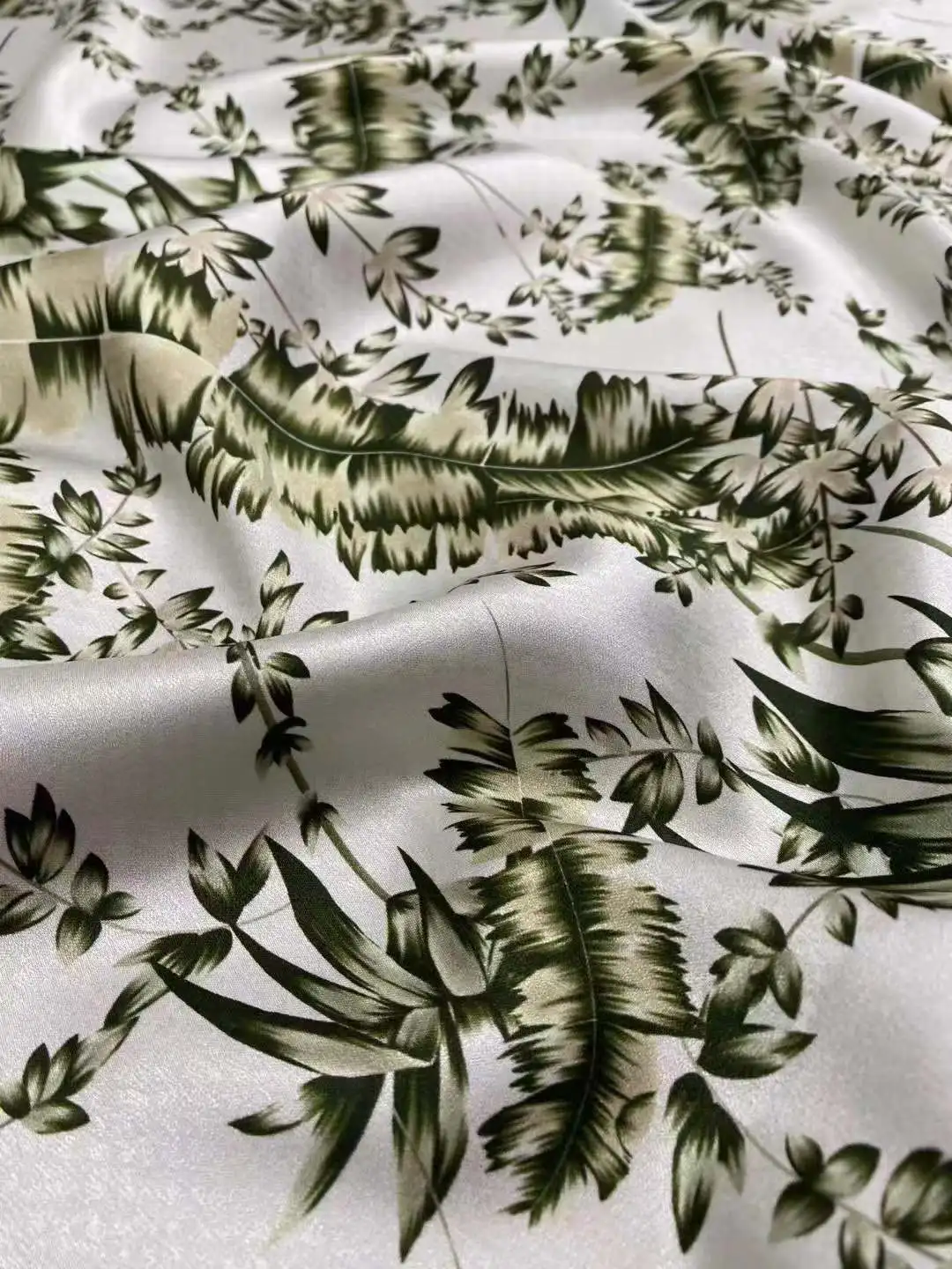 Stretch silk white background green brown leaf pattern fabric mulberry silk shirt dress fabric high fashion textile sewing cloth
Stretch silk white background green brown leaf pattern fabric mulberry silk shirt dress fabric high fashion textile sewing cloth