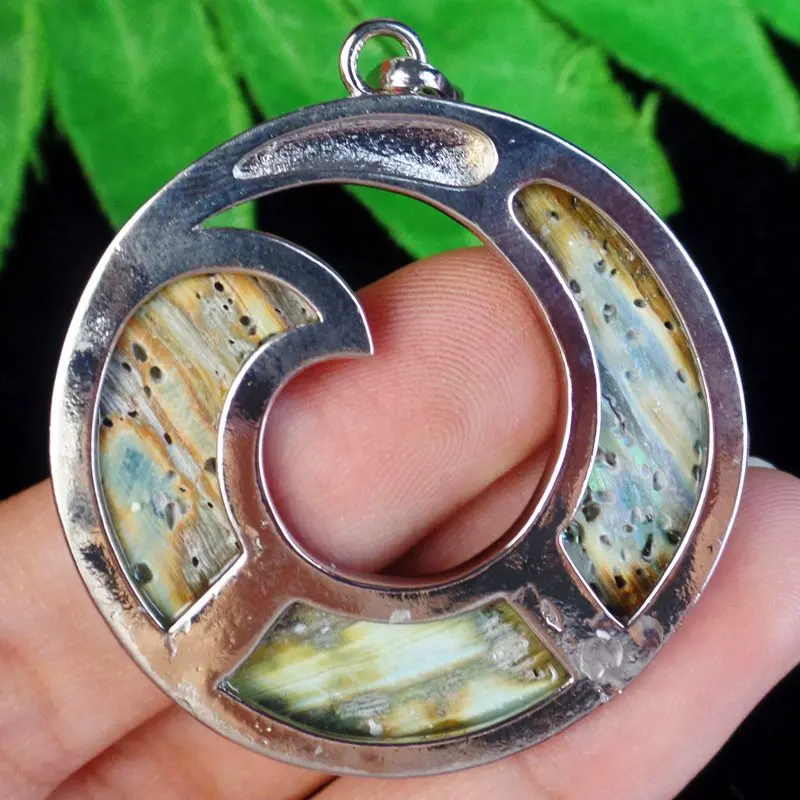 40x4mm Carved Abalone Shell Wrapped Tibetan Silver Round Pendant Bead for Girls Women Gift Lovely Jewelry SH145
40x4mm Carved Abalone Shell Wrapped Tibetan Silver Round Pendant Bead for Girls Women Gift Lovely Jewelry SH145