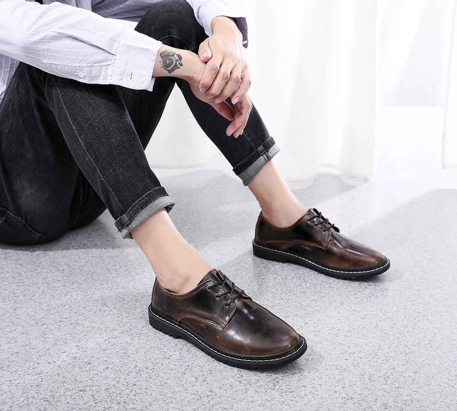 Men Fashion shoes dress business Men shoes Genuine Leather lace up Fashion Men's Casual shoes Male Formal wedding shoes Creepers
Men Fashion shoes dress business Men shoes Genuine Leather lace up Fashion Men's Casual shoes Male Formal wedding shoes Creepers