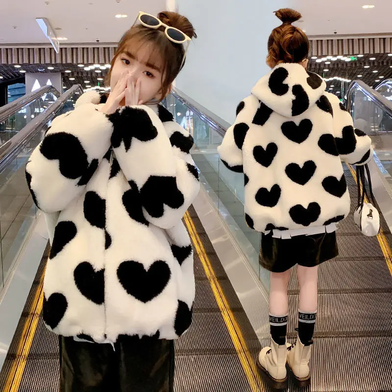 Girls Fur Sweater Warm Lamb Wool 2021 Loose Cotton Coat Student Cardigan Jacket Children Faux Fur Coat Baby Hooded Outwear 
Girls Fur Sweater Warm Lamb Wool 2021 Loose Cotton Coat Student Cardigan Jacket Children Faux Fur Coat Baby Hooded Outwear