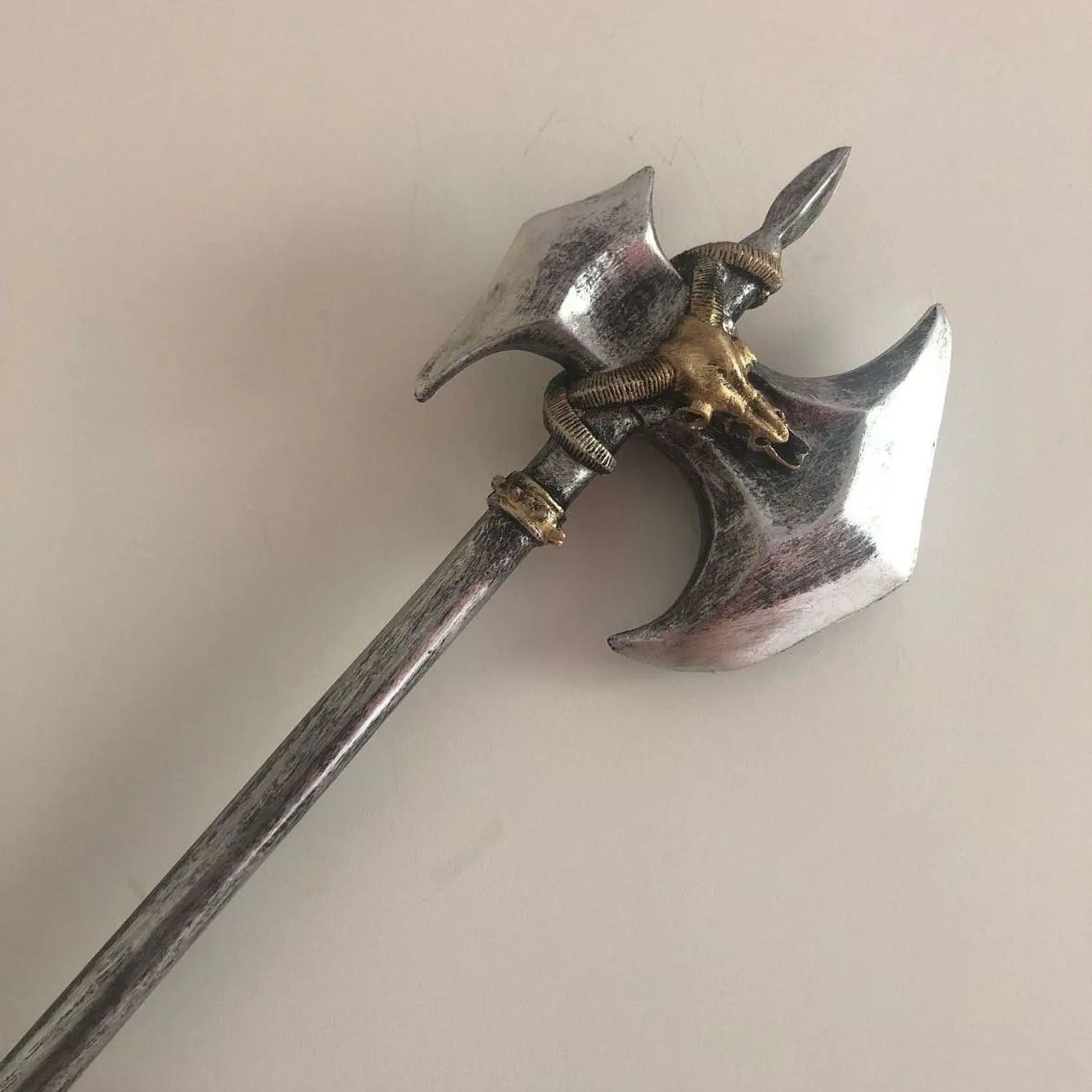 Реквизит для косплея средневековая Золотая Корона овца искусственная кожа экшн-фигурка Модель 1:1 подарок на Хэллоуин
Реквизит для косплея средневековая Золотая Корона овца искусственная кожа экшн-фигурка Модель 1:1 подарок на Хэллоуин