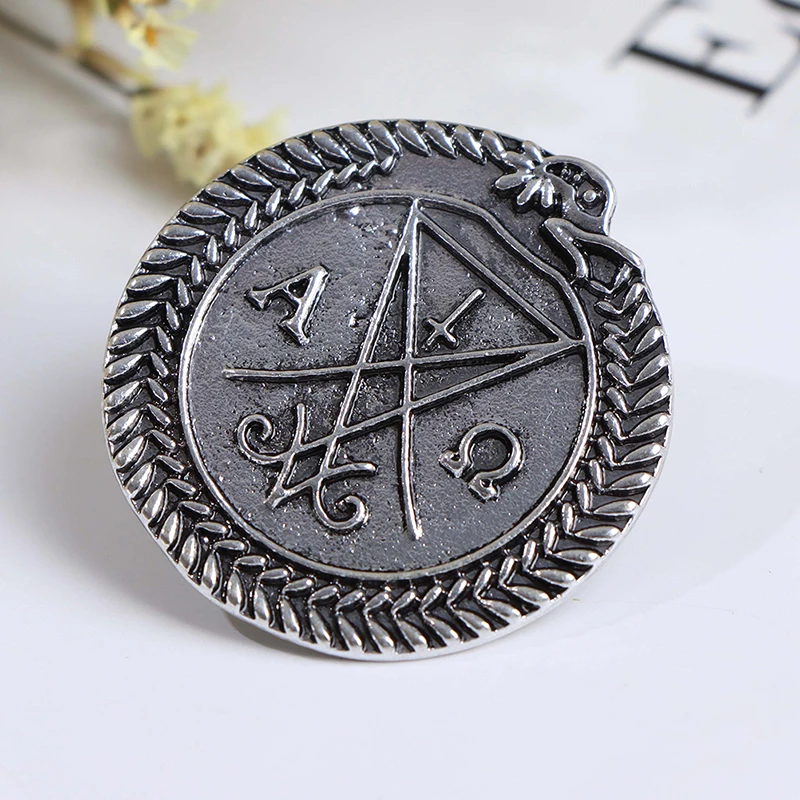 1Pc Cosplay Brooch Props Halloween Retro Alloy Badge Pin Props Men Women Cosplay Lapel Bag Pin Jewelry
1Pc Cosplay Brooch Props Halloween Retro Alloy Badge Pin Props Men Women Cosplay Lapel Bag Pin Jewelry