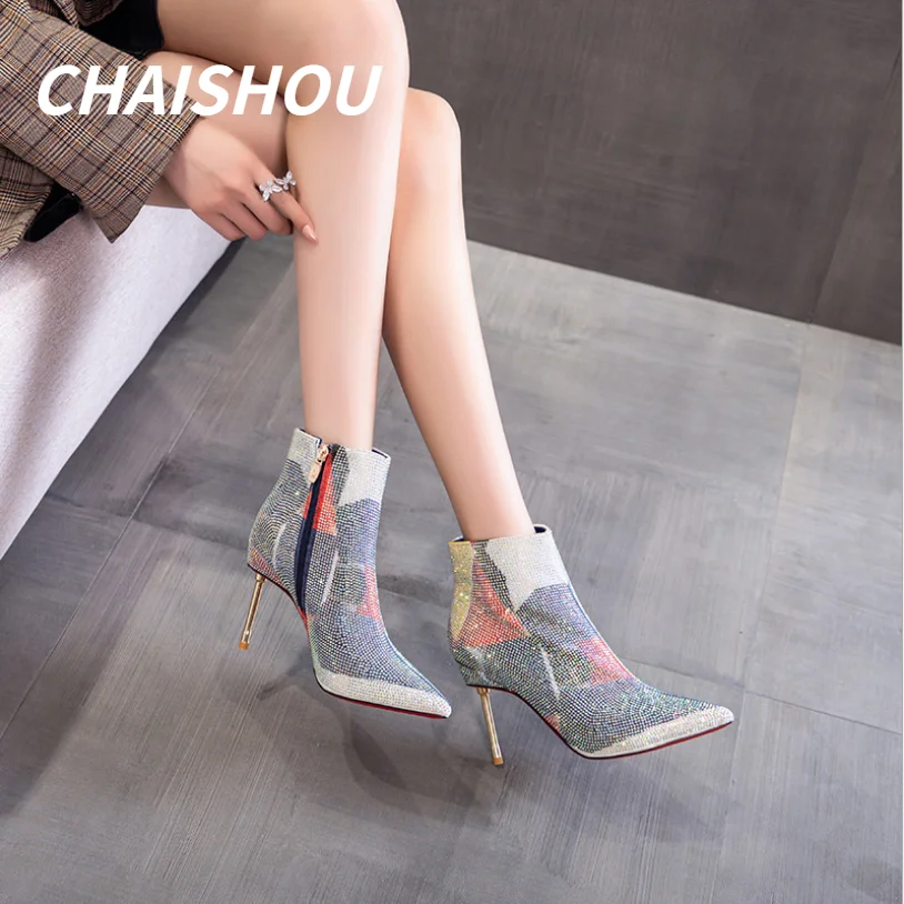 ST28 2021 New Winter Boots Women Mixed Colors High Heel Plush Ankle Boots Sexy Side Zip Thin Heel Rhinestone Modern Botas Mujer
ST28 2021 New Winter Boots Women Mixed Colors High Heel Plush Ankle Boots Sexy Side Zip Thin Heel Rhinestone Modern Botas Mujer