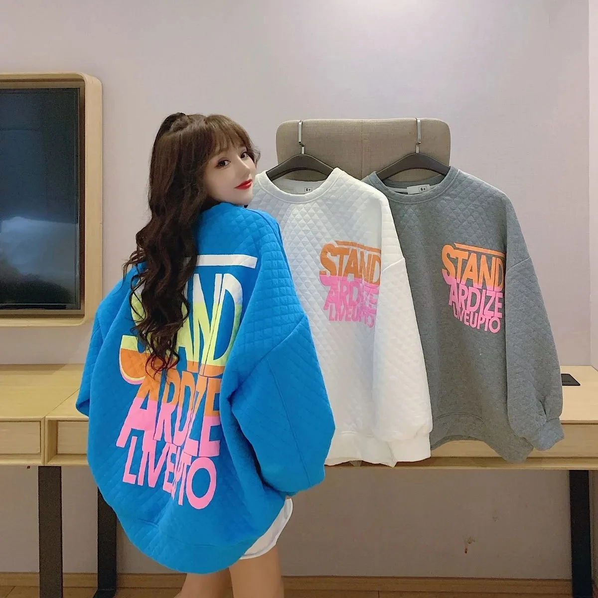 Winter Women'S Sweatshirt Milk Silk Large Winter Diamond Mesh Printing Student Round Neck Long Sleeve Pullover Hip-Hop Tops
Winter Women'S Sweatshirt Milk Silk Large Winter Diamond Mesh Printing Student Round Neck Long Sleeve Pullover Hip-Hop Tops