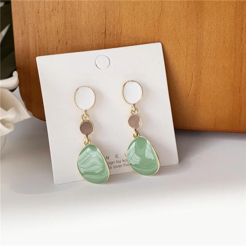 Милые новые индийские висячие серьги с геометрическим рисунком для женщин
Милые новые индийские висячие серьги с геометрическим рисунком для женщин