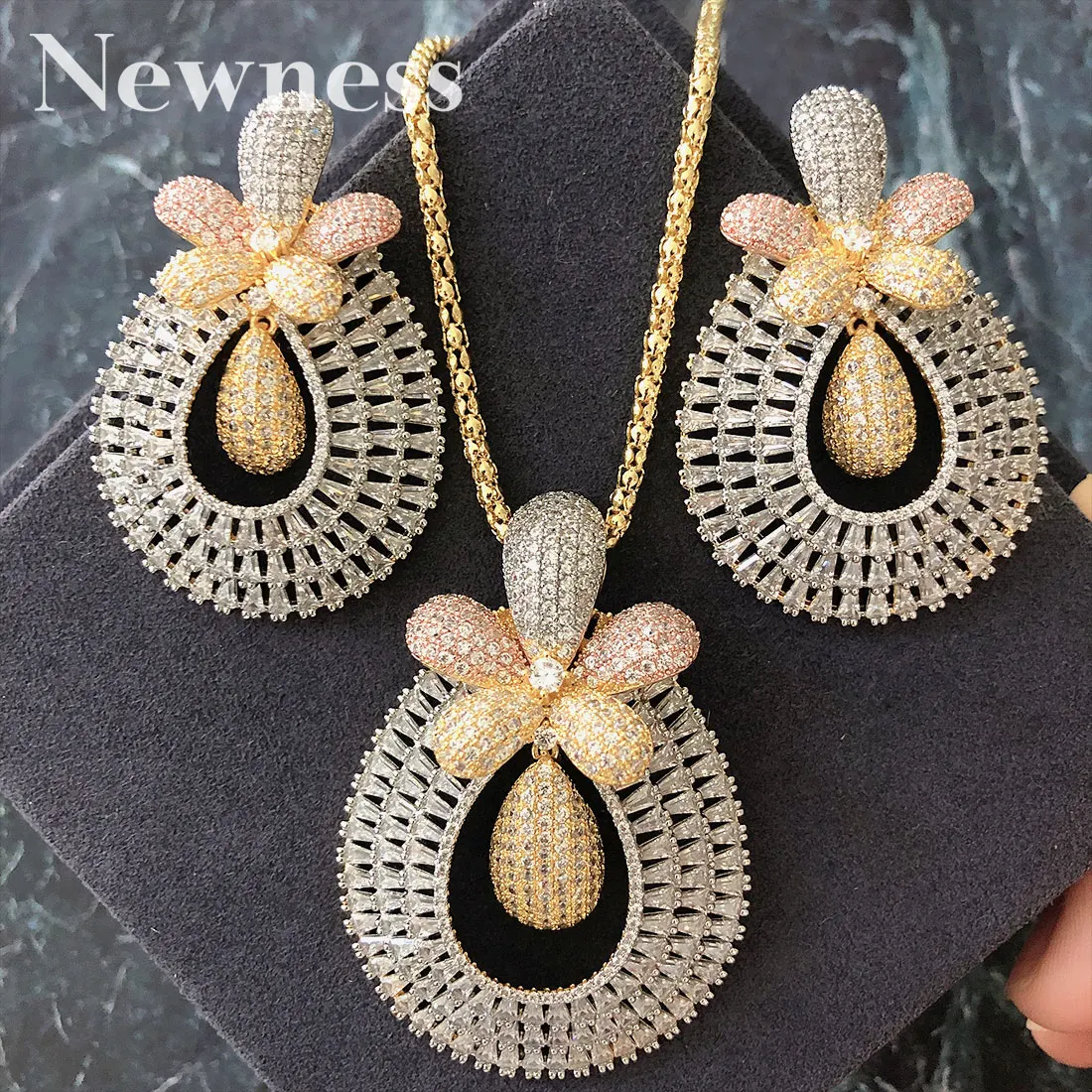 Newness Luxury Flower Cubic Zirconia Women Engagement Wedding Bridal Dubai High End Jewelry Set Necklace Earring Jewelry Set
Newness Luxury Flower Cubic Zirconia Women Engagement Wedding Bridal Dubai High End Jewelry Set Necklace Earring Jewelry Set