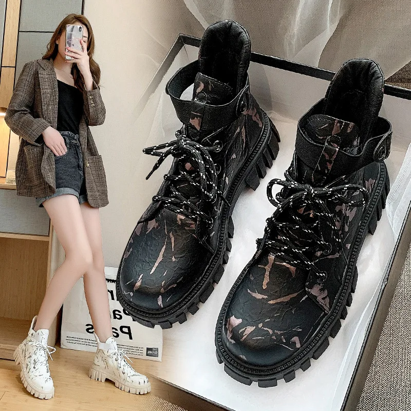 Женские ботинки Martin осень/зима 2021 в английском стиле камуфляжные Винтажные ботинки челси для студентов короткие ботинки на платформе
Женские ботинки Martin осень/зима 2021 в английском стиле камуфляжные Винтажные ботинки челси для студентов короткие ботинки на платформе