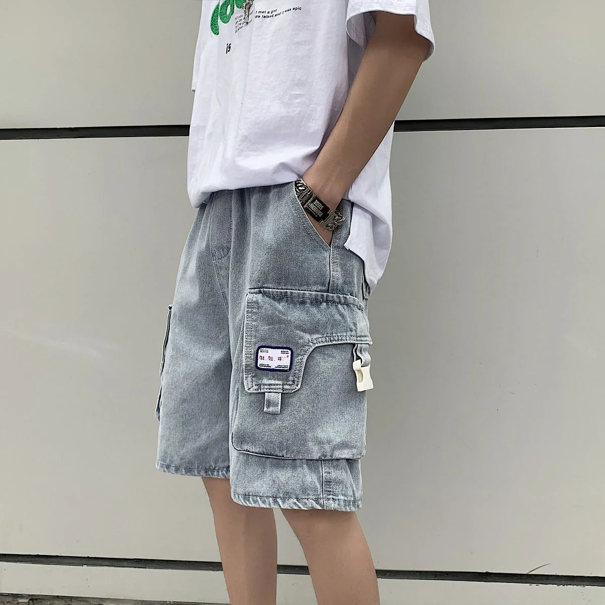 All-match Jeans Outer Wear Loose Big Pocket Overalls Five-point Pants Casual Trend Brand Labeling Washed Denim Shorts Men Summer
All-match Jeans Outer Wear Loose Big Pocket Overalls Five-point Pants Casual Trend Brand Labeling Washed Denim Shorts Men Summer