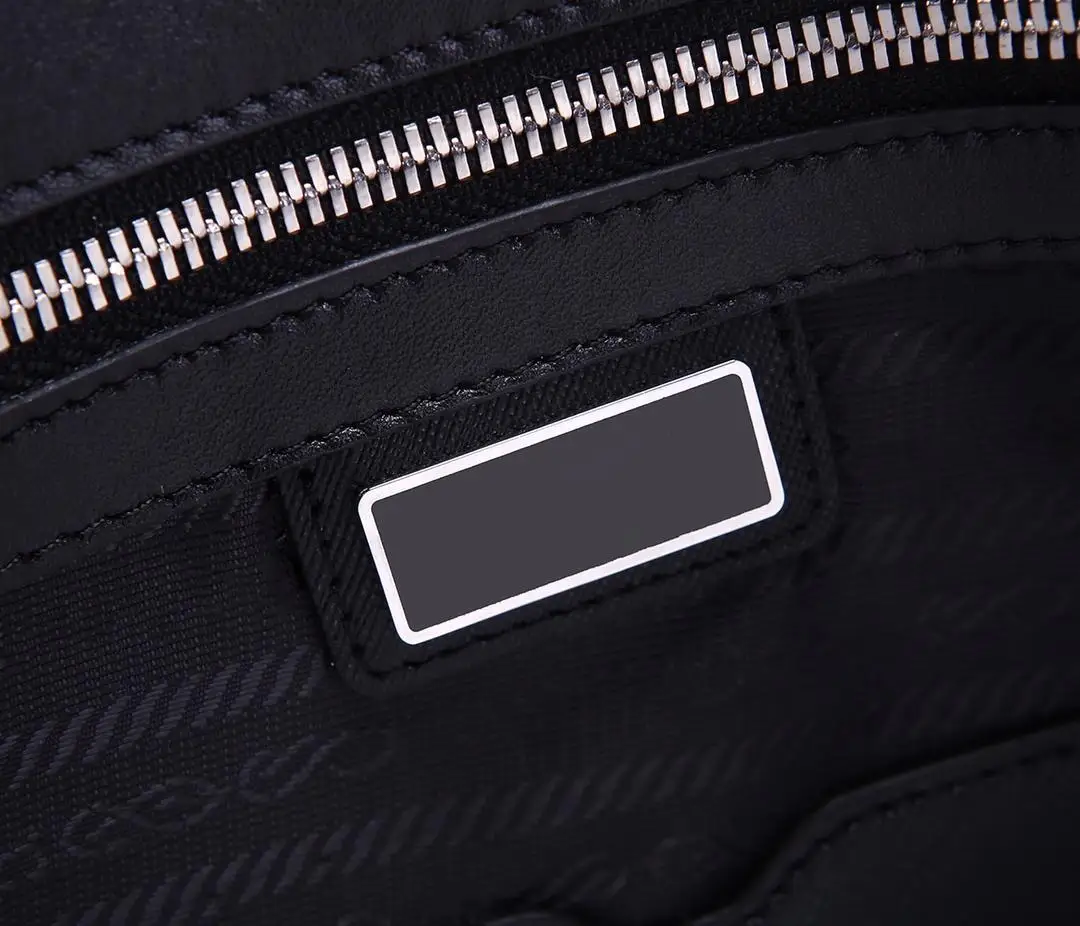 2021 unisex leather black designer briefcase high quality laptop bag retro fashion waterproof handbag
2021 unisex leather black designer briefcase high quality laptop bag retro fashion waterproof handbag