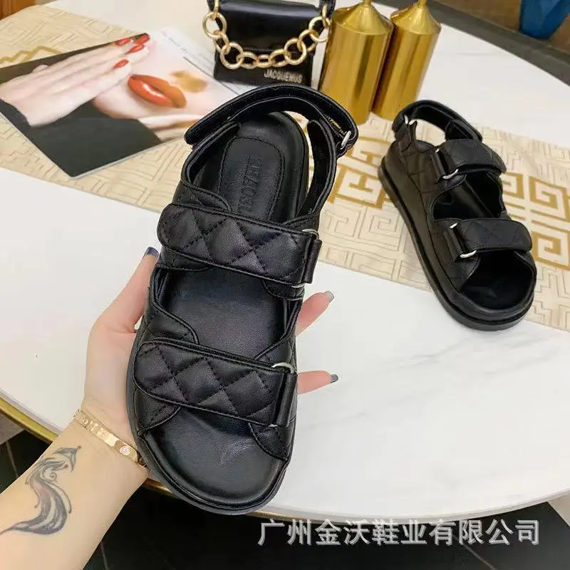 Parisian Fashion Designer Shoes Ladies Sandal CC Metallic Buckle Decorative Flats Fashion Comfortable Leather Beach Lover Shoes
Parisian Fashion Designer Shoes Ladies Sandal CC Metallic Buckle Decorative Flats Fashion Comfortable Leather Beach Lover Shoes