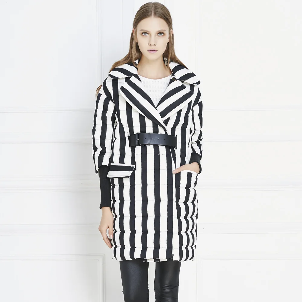 Winter white duck down jacket women's three-quarter sleeves fashion loose large size black and white striped printed down jacket
Winter white duck down jacket women's three-quarter sleeves fashion loose large size black and white striped printed down jacket
