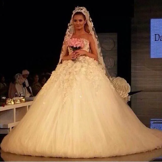 Elegant Strapless Floral Bodice Beaded vestido de noiva bridal Gown Princess 2018 robe de mariee mother of the bride dresses
Elegant Strapless Floral Bodice Beaded vestido de noiva bridal Gown Princess 2018 robe de mariee mother of the bride dresses