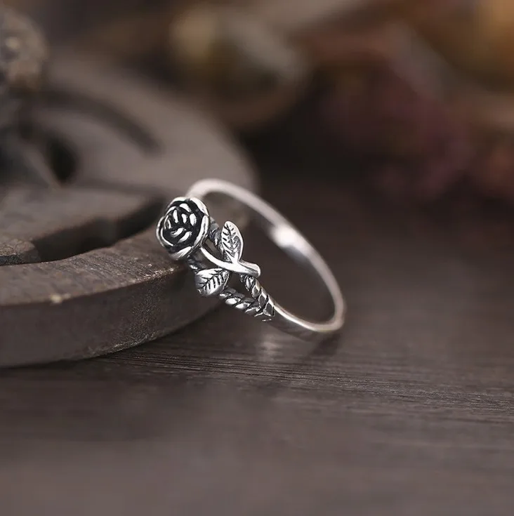 2021 Trendy Fashion Retro Flower Ring Europe and America Wild Sweet Simple Personality Rose Ring for Women Couple Jewelry
2021 Trendy Fashion Retro Flower Ring Europe and America Wild Sweet Simple Personality Rose Ring for Women Couple Jewelry