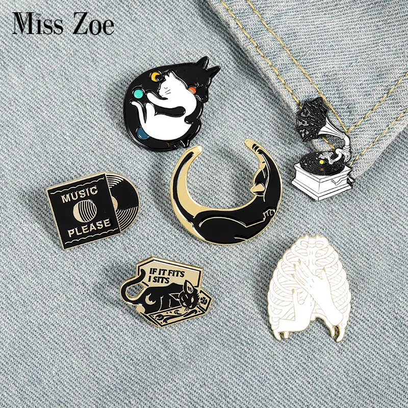Starry Night Collection Enamel Pins Phonograph Cat Moon Box Badges Custom Brooches Bag Clothes Lapel Pin Punk Black Jewelry
Starry Night Collection Enamel Pins Phonograph Cat Moon Box Badges Custom Brooches Bag Clothes Lapel Pin Punk Black Jewelry