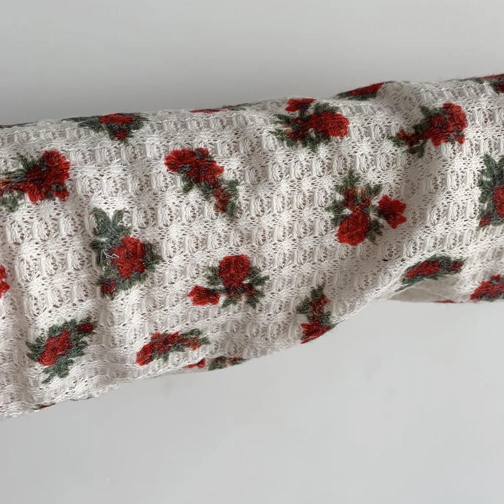 Spring and summer floral long sleeve T-shirt women's cross tie deep V top women's sexy and charming feminine clothes
Spring and summer floral long sleeve T-shirt women's cross tie deep V top women's sexy and charming feminine clothes