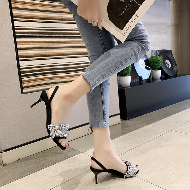 Crystal Thin Heel Women Sandals Open Toe Back Strap High Heels Ladies Black Sexy Wedding Party Pumps 2021 Summer Woman Shoes
Crystal Thin Heel Women Sandals Open Toe Back Strap High Heels Ladies Black Sexy Wedding Party Pumps 2021 Summer Woman Shoes
