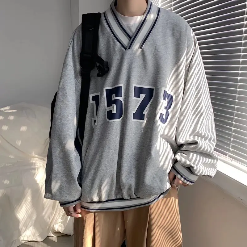 V-neck plus velvet sweater ins trend loose Korean version of the head stitching baseball uniform Harajuku style top autumn
V-neck plus velvet sweater ins trend loose Korean version of the head stitching baseball uniform Harajuku style top autumn