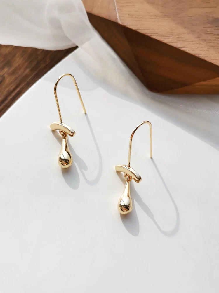 French Style Jewelry Drop Earrings Hot Selling Smooth Surface Shiny Golden Plating Metal Dangle Earrings For Girls Party
French Style Jewelry Drop Earrings Hot Selling Smooth Surface Shiny Golden Plating Metal Dangle Earrings For Girls Party