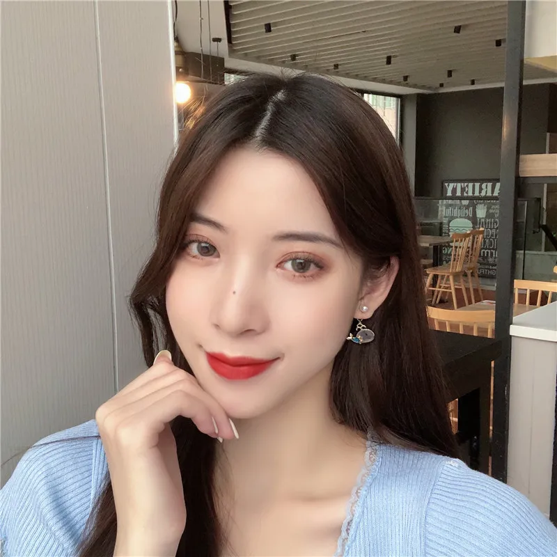 Lovely pearl small fish eardrop, 2021 South Korea new fashion woman's earrings jewelry wholesale party gift 
Lovely pearl small fish eardrop, 2021 South Korea new fashion woman's earrings jewelry wholesale party gift