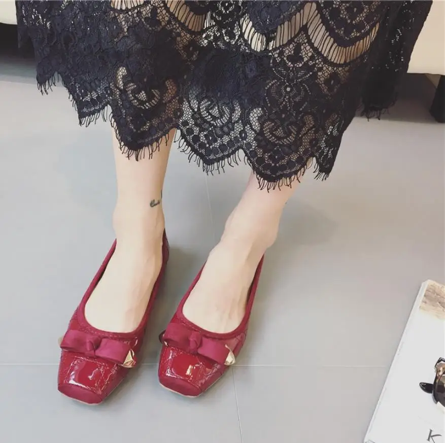 Large size fashionable women's shoes high quality women's metallic decorative flats casual walking women's beanie shoes
Large size fashionable women's shoes high quality women's metallic decorative flats casual walking women's beanie shoes