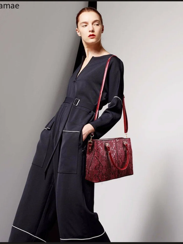 Luxury Women Fashion Shoulder Bag PU Leather Famous Brand Female Crossbody Bag Large Capacity Totes Snake Pattern Design Handbag
Luxury Women Fashion Shoulder Bag PU Leather Famous Brand Female Crossbody Bag Large Capacity Totes Snake Pattern Design Handbag