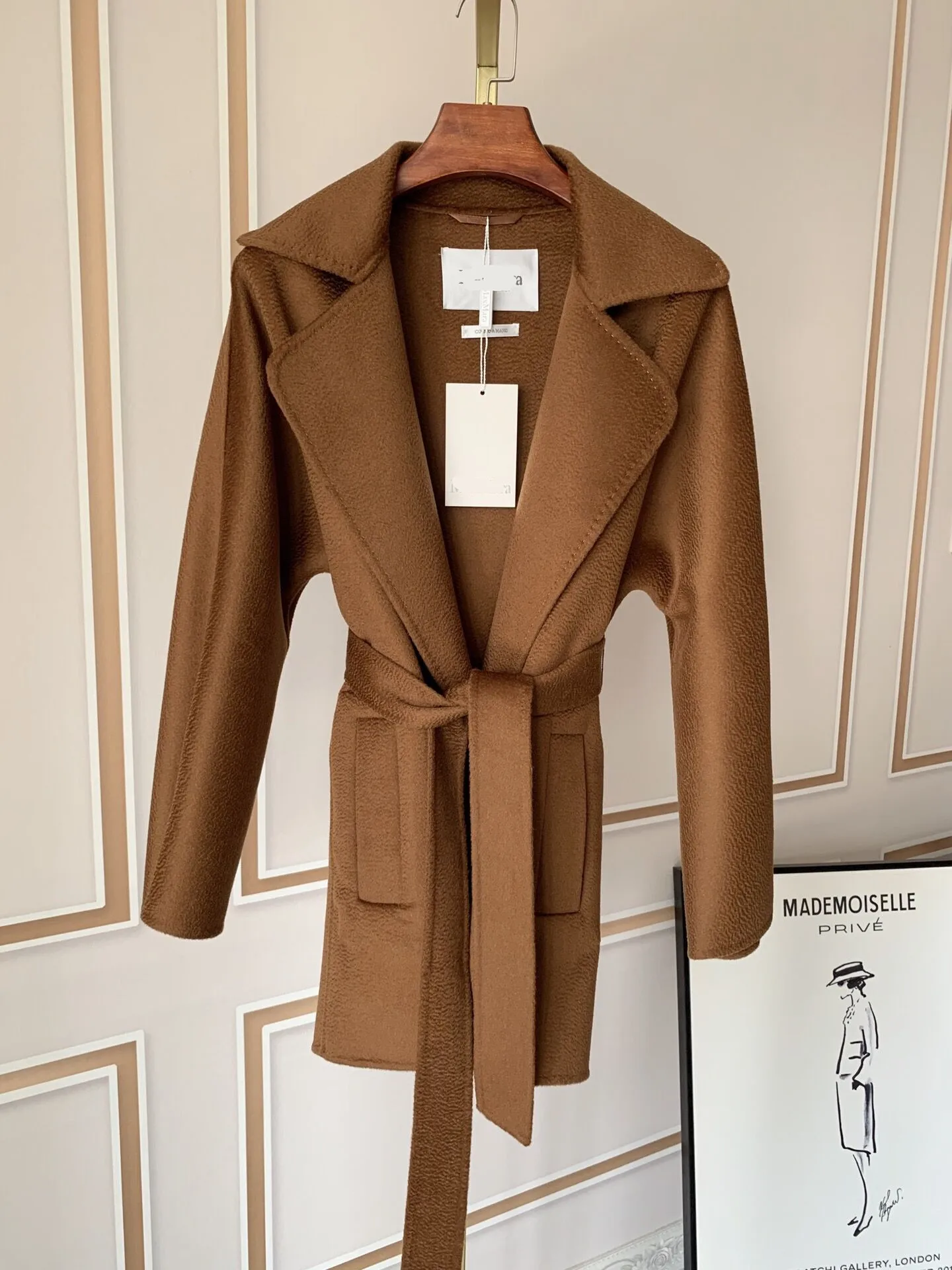 Autumn Women Coat Short Cashmere Coat Female Water Ripple Camel Lace Coat High-end Fashion Casual Black Coat Beige Caramel Coat
Autumn Women Coat Short Cashmere Coat Female Water Ripple Camel Lace Coat High-end Fashion Casual Black Coat Beige Caramel Coat