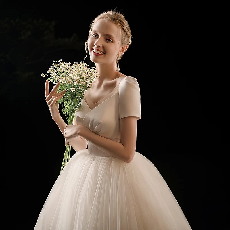 French Satin Wedding Dresses Short Sleeves Pleat V-Neck Backless Brush Train Simple Elegant Princess Woman Bridal Gowns 2022 New
French Satin Wedding Dresses Short Sleeves Pleat V-Neck Backless Brush Train Simple Elegant Princess Woman Bridal Gowns 2022 New