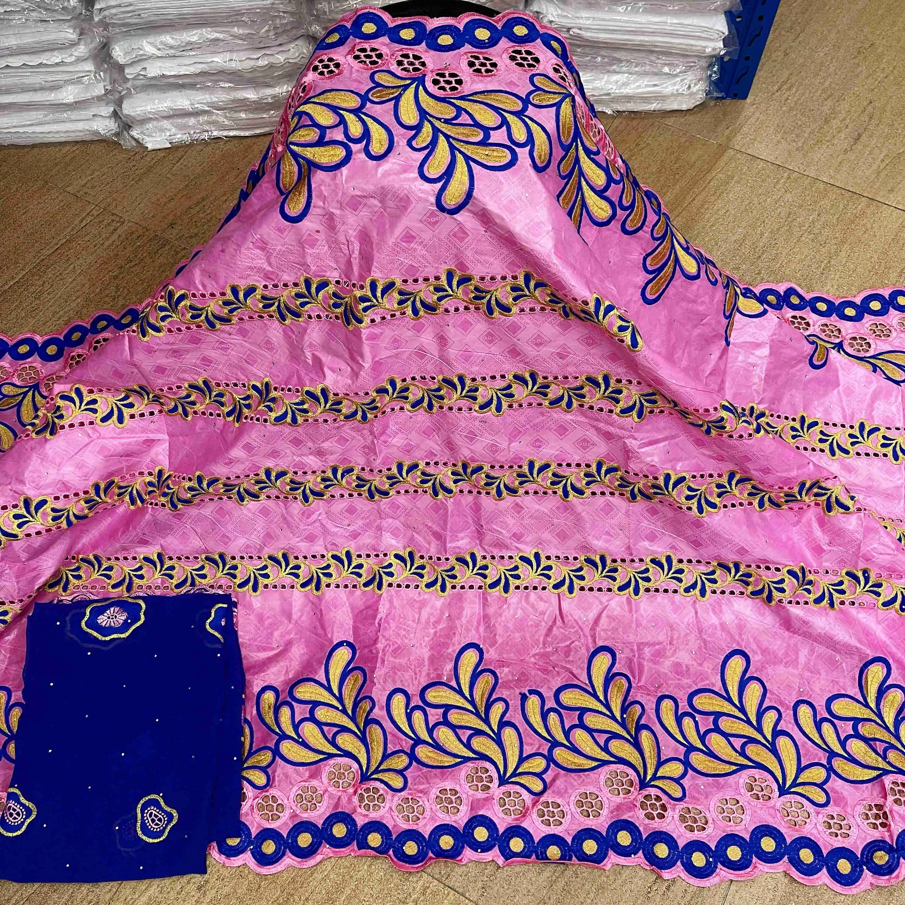 Latest Blue Swiss Voile Lace Fabric 100% Cotton High Quality African French Fabrics For Wedding 5+2Yards/Lot HLB105 (1)
Latest Blue Swiss Voile Lace Fabric 100% Cotton High Quality African French Fabrics For Wedding 5+2Yards/Lot HLB105 (1)