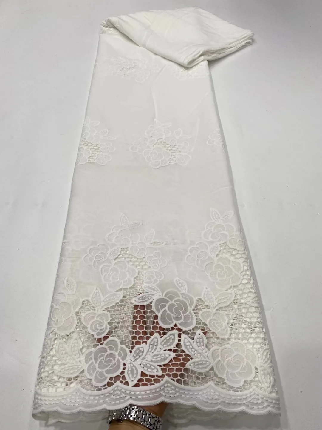 (5 ярдов/шт) высокого качества белого цвета в африканском стиле шифоновая кружевная ткань с чудесной вышивкой для вечерние платье 8 видов цве...
(5 ярдов/шт) высокого качества белого цвета в африканском стиле шифоновая кружевная ткань с чудесной вышивкой для вечерние платье 8 видов цве...