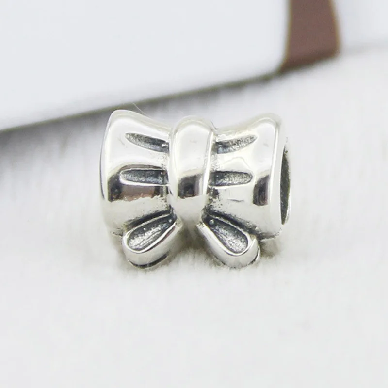 Top Quality S925 Sterling Silver Bead Vintage Cute Bow Charm for Women Bracelet Bangle DIY Jewelry
Top Quality S925 Sterling Silver Bead Vintage Cute Bow Charm for Women Bracelet Bangle DIY Jewelry
