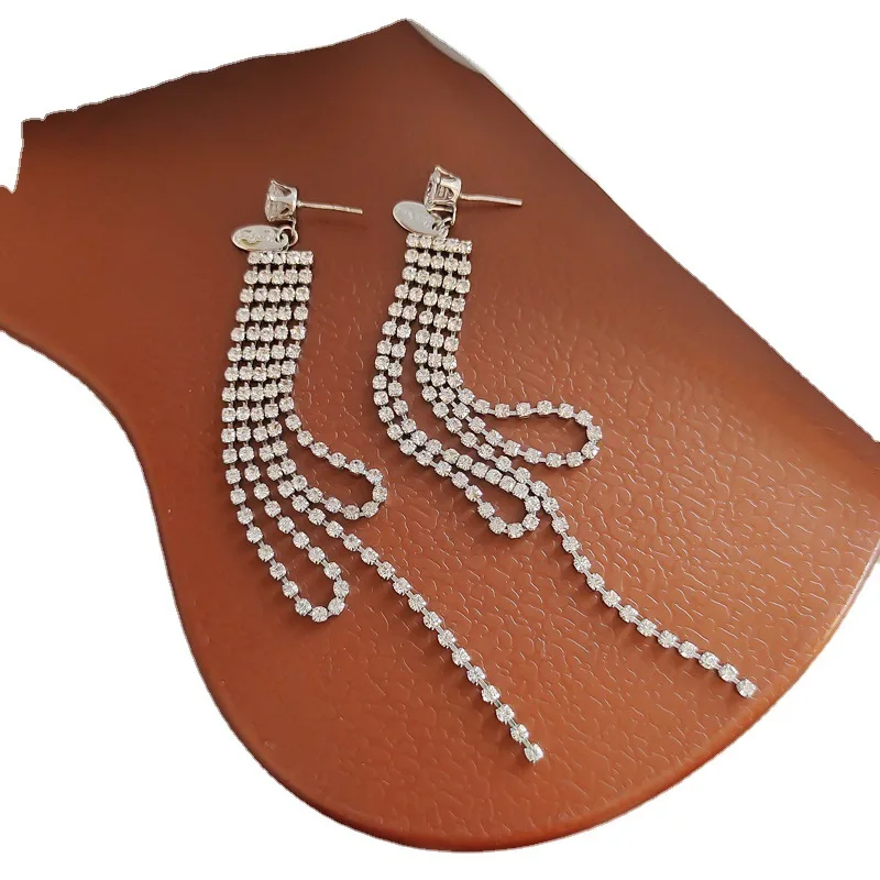 Rinestore Tassels Earrings for Women 2021 Trend Bling Long Earings New Jewelry Korean Style Fashion Luxury Design Accessories
Rinestore Tassels Earrings for Women 2021 Trend Bling Long Earings New Jewelry Korean Style Fashion Luxury Design Accessories
