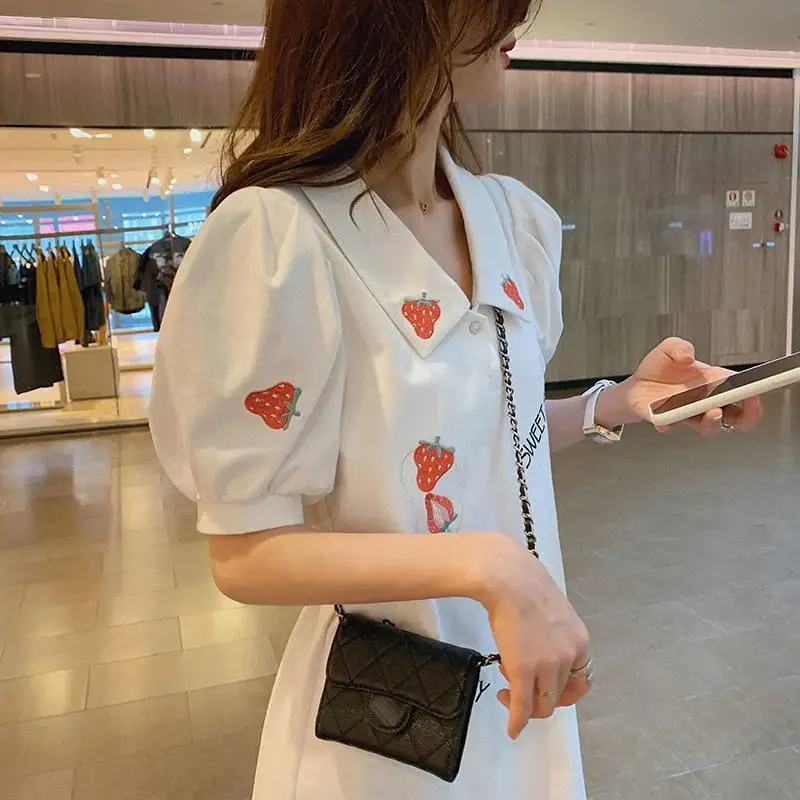 White Medium Length T-shirt Female Belly Covering New Summer Student Top Embroidered Square Neck Bubble Short Sleeve Dress 
White Medium Length T-shirt Female Belly Covering New Summer Student Top Embroidered Square Neck Bubble Short Sleeve Dress