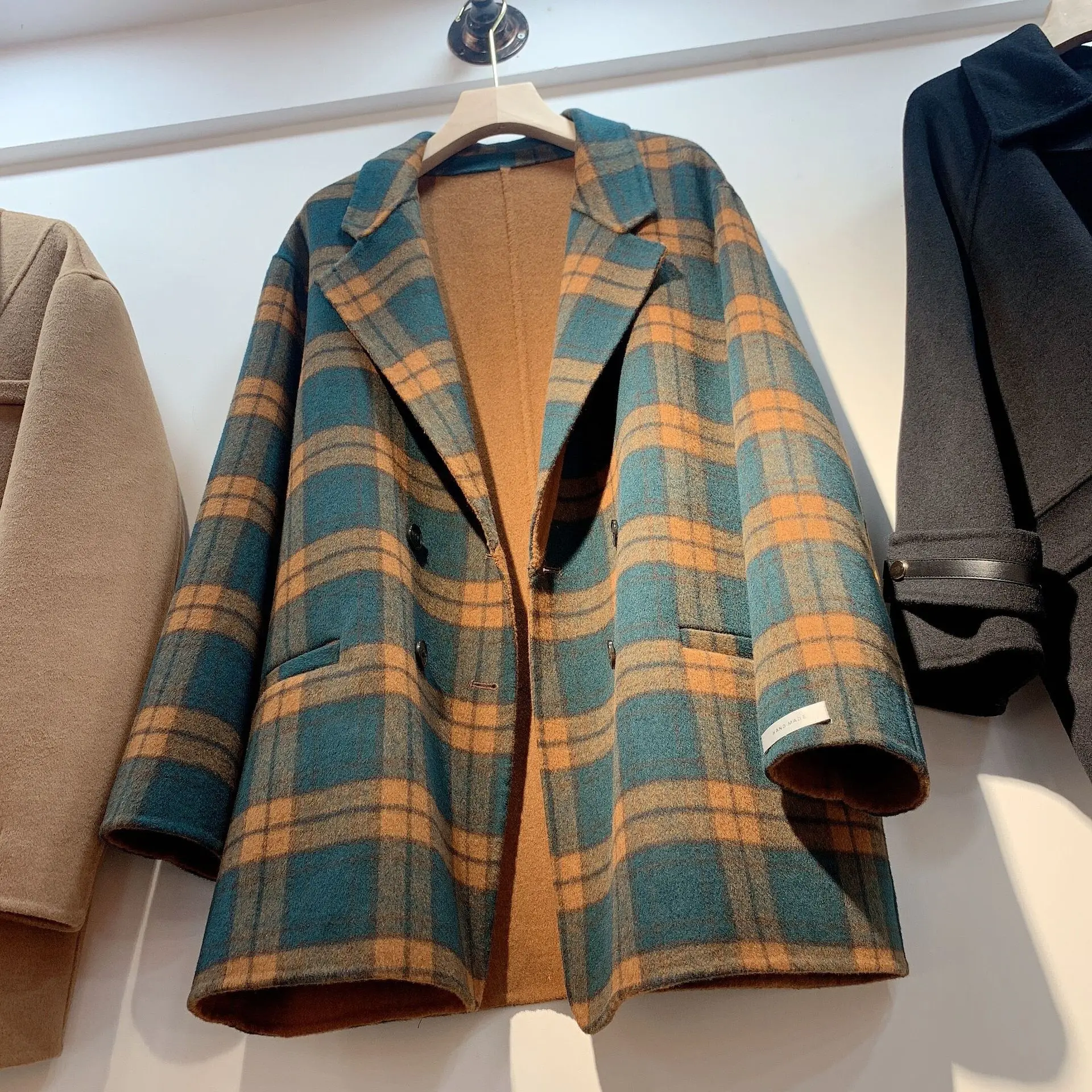 Double sided cashmere coat women's Retro color matching autumn winter 2020 new Korean Plaid suit short woolen coat
Double sided cashmere coat women's Retro color matching autumn winter 2020 new Korean Plaid suit short woolen coat