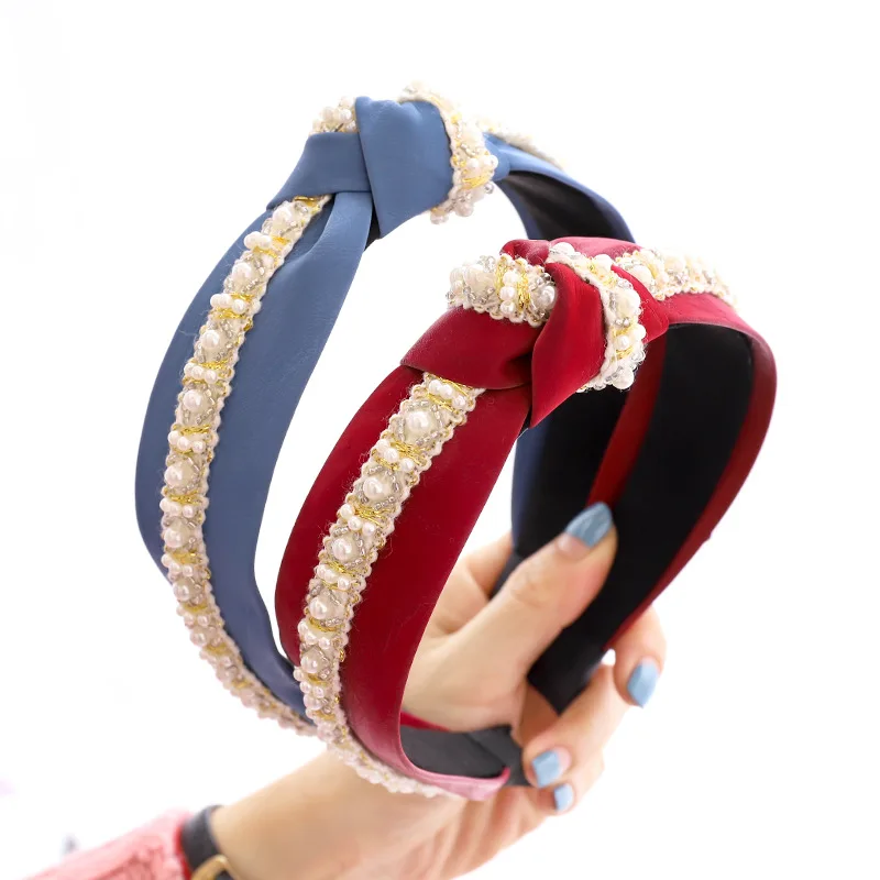 PU Leather Knot Headbands Temperament Sweet Pearl Hair Hoop Wide Hairband Soft Headdress Hair Accessories for Women Girls
PU Leather Knot Headbands Temperament Sweet Pearl Hair Hoop Wide Hairband Soft Headdress Hair Accessories for Women Girls