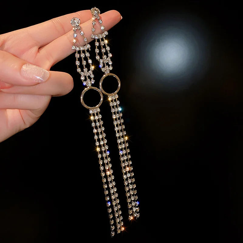 2021 New Arrival Crystal Fashion Long Metal Tassel Drop Earrings Korean Joker Sweet Lovely Geometric Elegant Women Earrings
2021 New Arrival Crystal Fashion Long Metal Tassel Drop Earrings Korean Joker Sweet Lovely Geometric Elegant Women Earrings