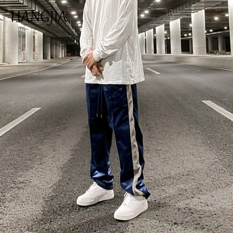 Streetwear Side Striped Velvet Track Pants Women Autumn and Winter Hip Hop Patchwork Loose Casual Velour Sweatpants Men 2021
Streetwear Side Striped Velvet Track Pants Women Autumn and Winter Hip Hop Patchwork Loose Casual Velour Sweatpants Men 2021