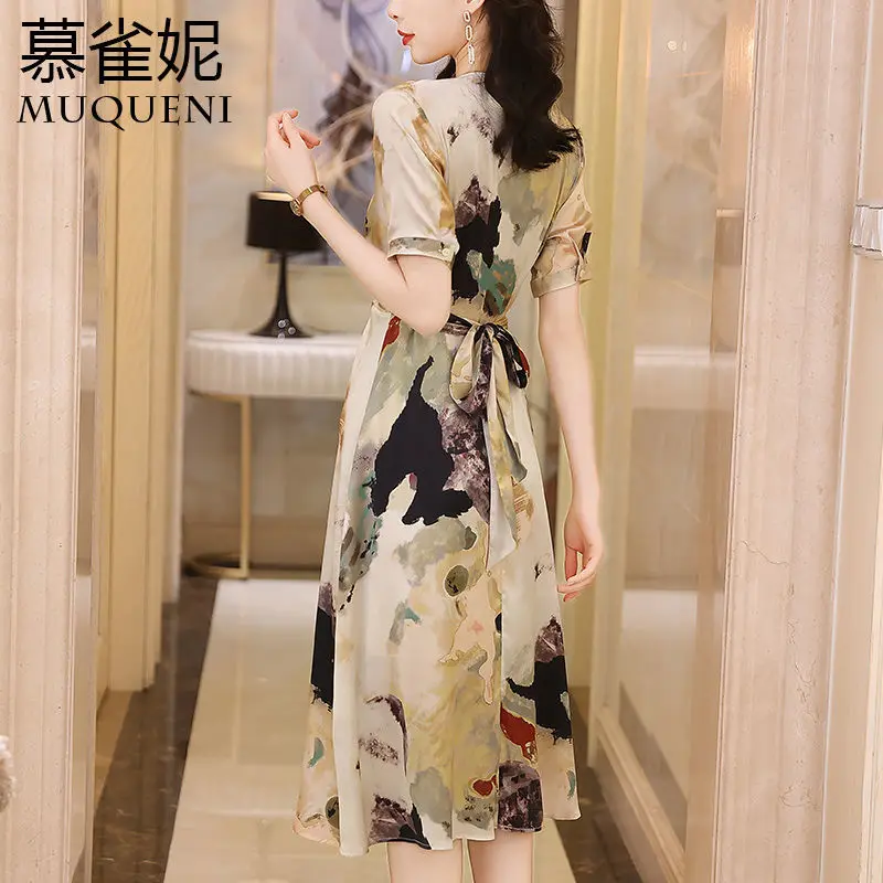 High End Silk Dress Women's Summer 2021 New V-neck Slim Temperament Retro Printed Satin Mulberry Silk Dress
High End Silk Dress Women's Summer 2021 New V-neck Slim Temperament Retro Printed Satin Mulberry Silk Dress