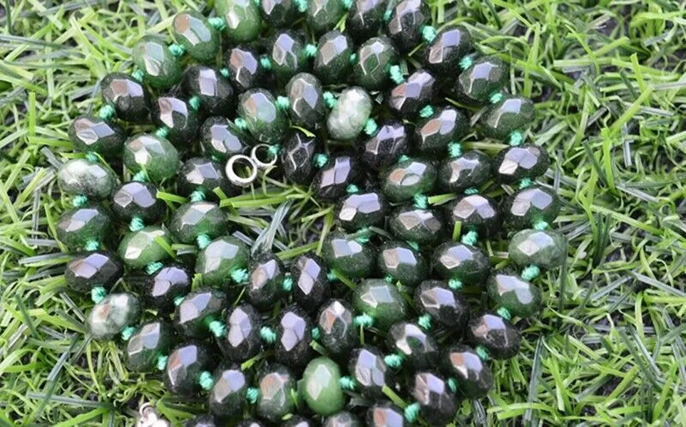 Граненые 6x10 мм бусины из натурального нефрита 18 ''AAA 
Граненые 6x10 мм бусины из натурального нефрита 18 ''AAA