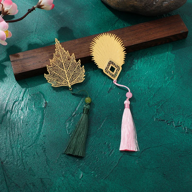 Brass Hollow Leaf Bookmark Retro Feather Tassel Pendant Creative Antique Maple Bookmarks for Books Folder Gifts Office Supplies
Brass Hollow Leaf Bookmark Retro Feather Tassel Pendant Creative Antique Maple Bookmarks for Books Folder Gifts Office Supplies