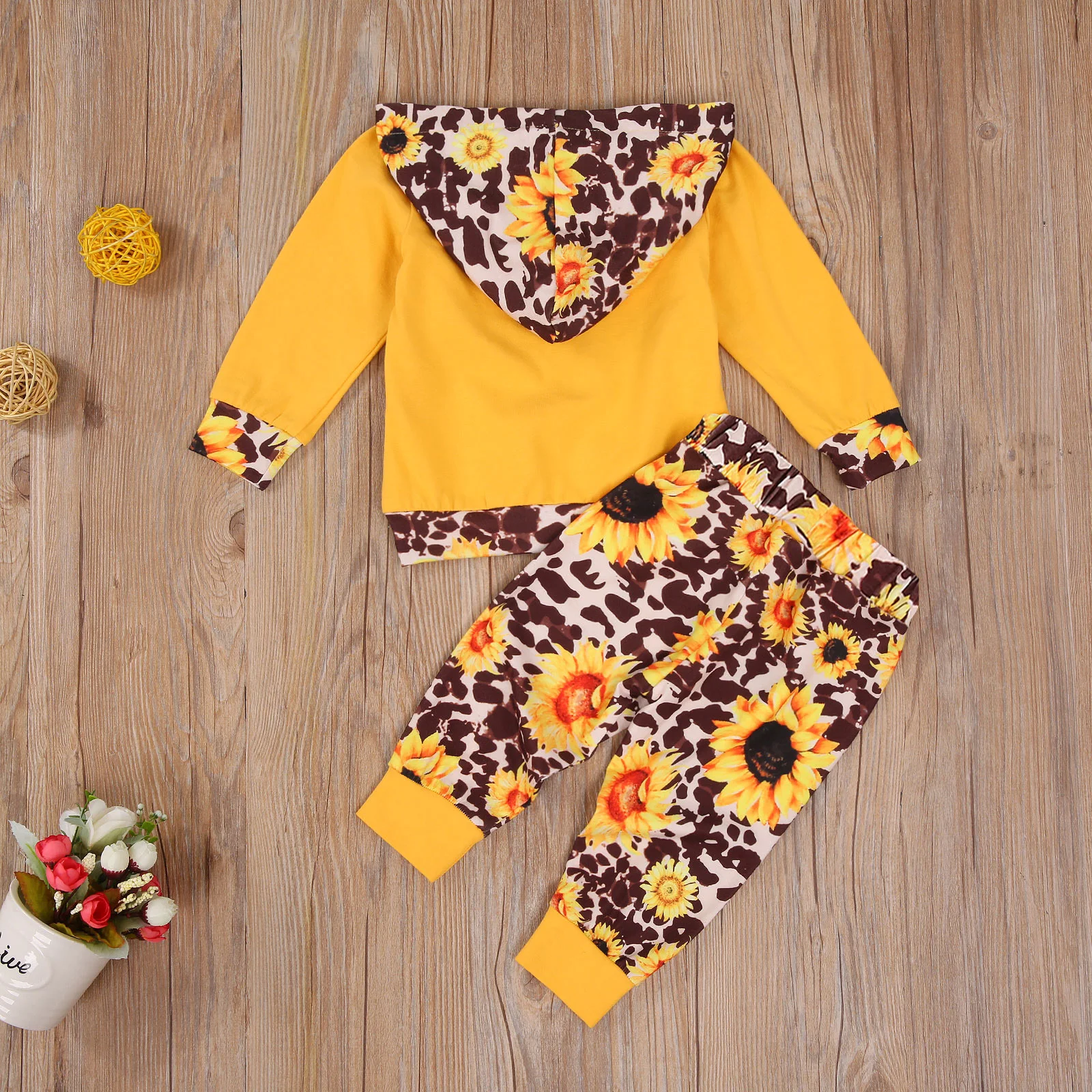 2020 Autumn Infant Girls Clothes Sets Letter Print Long Sleeve Pullover Hooded Tops+Sunflower Print Pants 2pcs
2020 Autumn Infant Girls Clothes Sets Letter Print Long Sleeve Pullover Hooded Tops+Sunflower Print Pants 2pcs