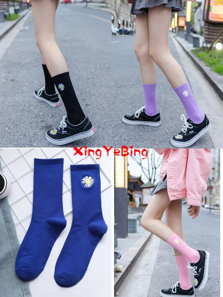 New Autumn And Winter Pure Color Daisy Embroidery Socks Breathable And Sweat-Absorbing Socks Women In The Tube Comfortable
New Autumn And Winter Pure Color Daisy Embroidery Socks Breathable And Sweat-Absorbing Socks Women In The Tube Comfortable