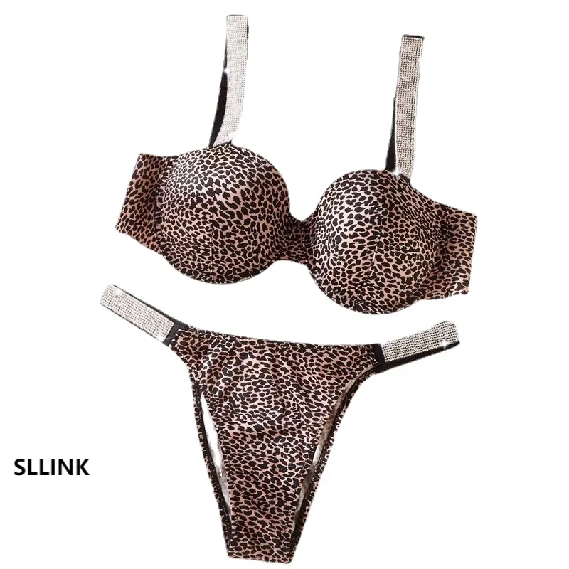 2021 Sexy Solid Color Bikini Women Swimwear Luxury rhinestones Swimsuit Female Bathing Suit Push Up Bikini Set Beachwear
2021 Sexy Solid Color Bikini Women Swimwear Luxury rhinestones Swimsuit Female Bathing Suit Push Up Bikini Set Beachwear