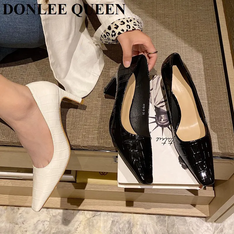 2020 New Women Square Toe Pumps Solid Color High Heels 7cm Shoes Women Concise Office Lady Daily Party Footwear zapatillas mujer
2020 New Women Square Toe Pumps Solid Color High Heels 7cm Shoes Women Concise Office Lady Daily Party Footwear zapatillas mujer