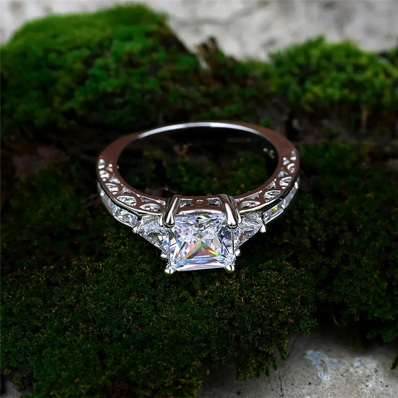 Luxury Female White Crystal Stone Ring Classic Silver Color Engagement Ring Vintage Square Zircon Wedding Rings For Women
Luxury Female White Crystal Stone Ring Classic Silver Color Engagement Ring Vintage Square Zircon Wedding Rings For Women