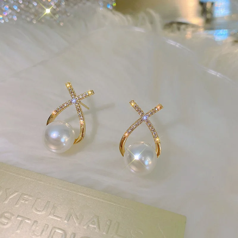 New Autumn X Letter Inlaid Rhinestone Pearl Woman Earring Korean Fashion Luxury Retro Stud Earrings Gift Jewelry For Women 2021
New Autumn X Letter Inlaid Rhinestone Pearl Woman Earring Korean Fashion Luxury Retro Stud Earrings Gift Jewelry For Women 2021