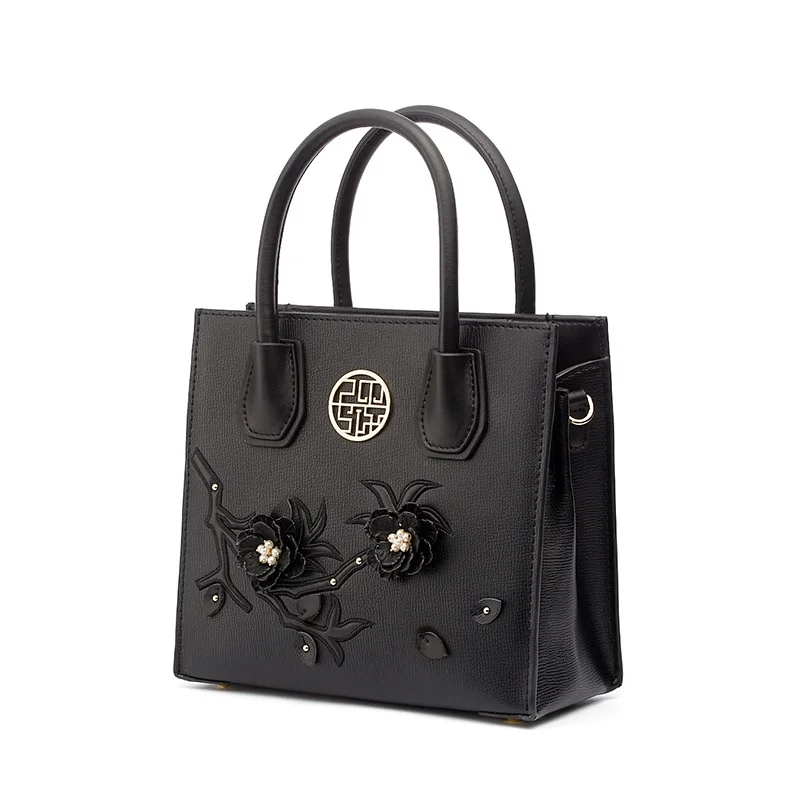 Women's bag 2021 new fashion embroidery One Shoulder Messenger Bag Red temperament women's bag bridal Bag Wedding bag
Women's bag 2021 new fashion embroidery One Shoulder Messenger Bag Red temperament women's bag bridal Bag Wedding bag