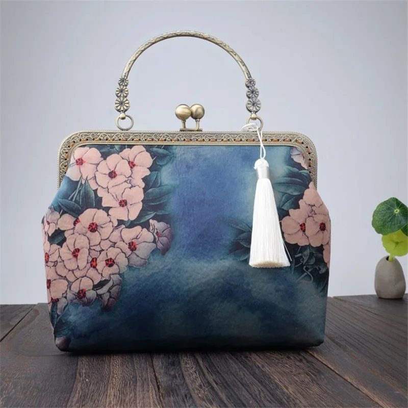 Handmade Embroidery Flowers Evening Bags for Women New Tassel Handbags Chinese Style Chain Shell Bags Ladies Cloth Shoulder Bags
Handmade Embroidery Flowers Evening Bags for Women New Tassel Handbags Chinese Style Chain Shell Bags Ladies Cloth Shoulder Bags