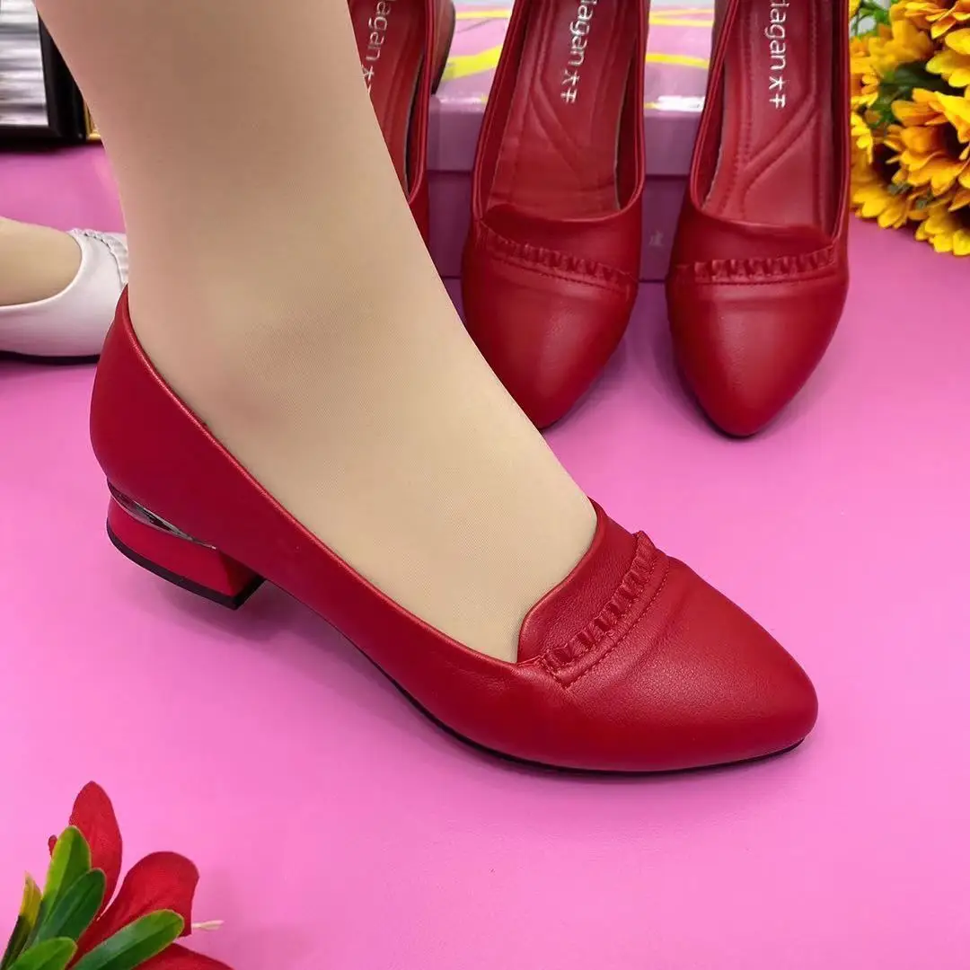Туфли женские из натуральной кожи, дышащие лоферы, плоская подошва, повседневная обувь для мам, лето 2021
Туфли женские из натуральной кожи, дышащие лоферы, плоская подошва, повседневная обувь для мам, лето 2021