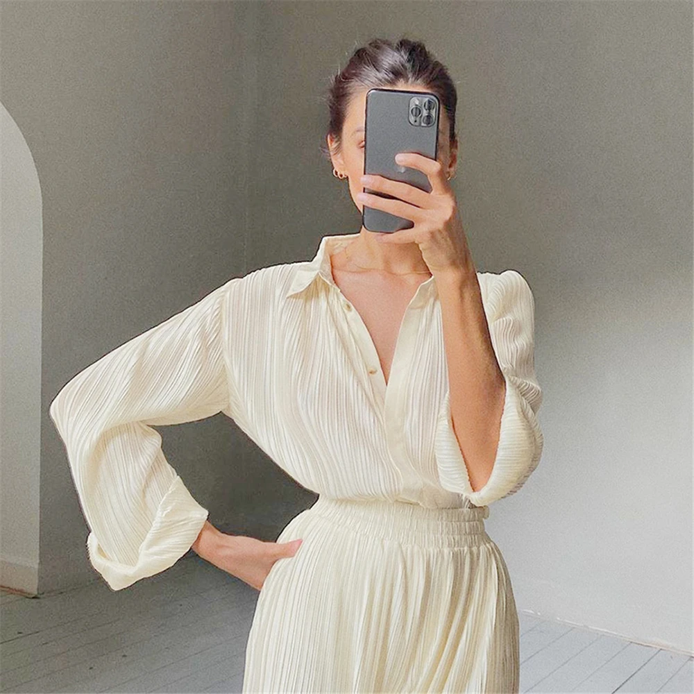 2021 Casual Loose Tracksuit Women Winter Pleated Female Long Pants Fashion Solid Buttons Plus Size Woman Tops 2 pieces Set
2021 Casual Loose Tracksuit Women Winter Pleated Female Long Pants Fashion Solid Buttons Plus Size Woman Tops 2 pieces Set